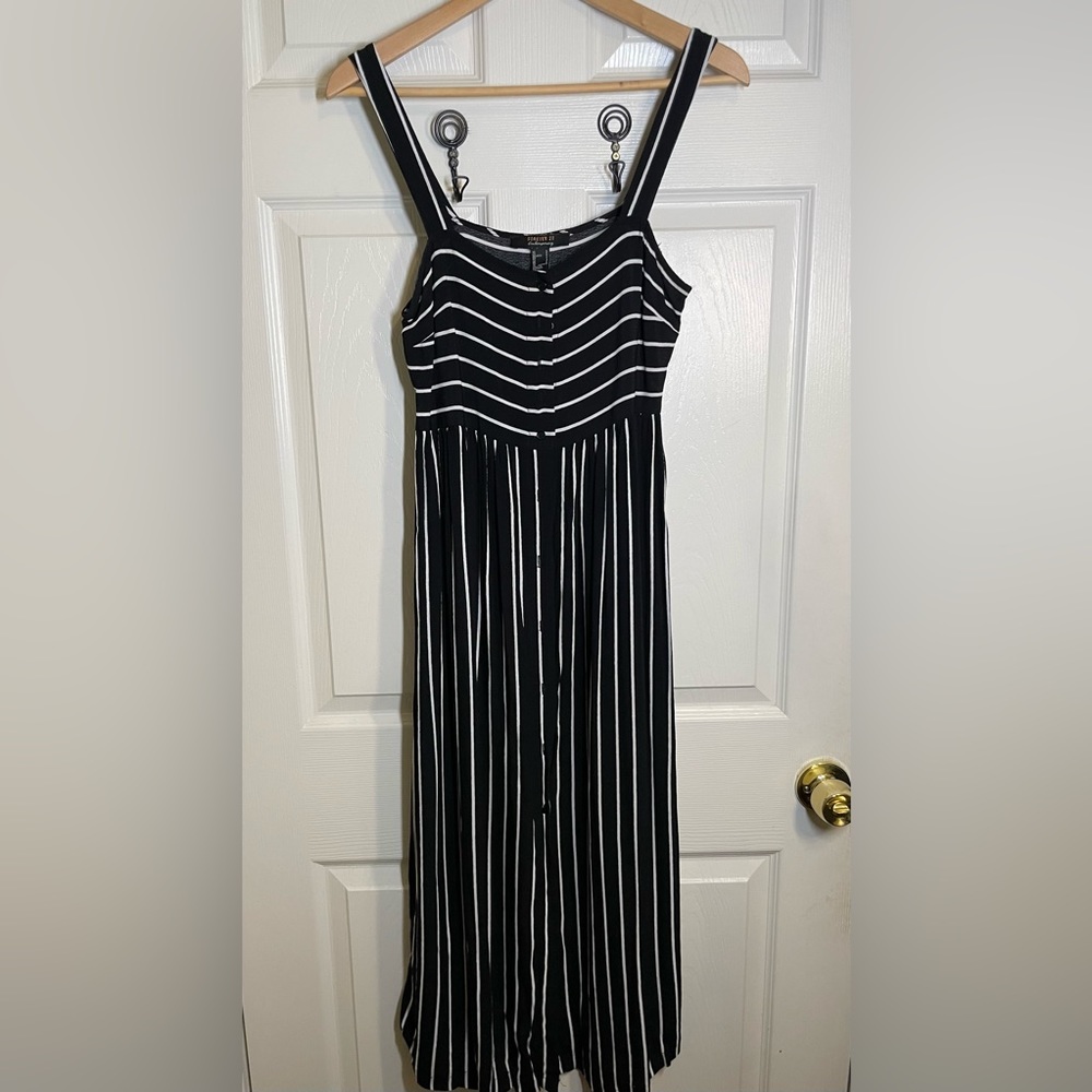 Forever 21 Black & White stripe button down dress Small